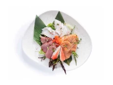 Sallatë Sashimi