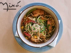Noodles me Pulë