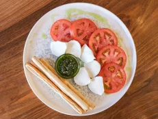 Sallatë Caprese