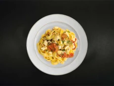 Tagliatelle me Levrek te Eger dhe Pomodorini