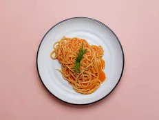 Spaghetti me Salcë