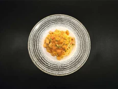 Spageti me domate, pikante  dhe ton