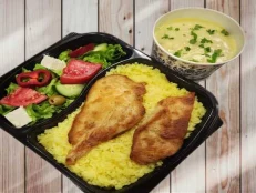 Pilaf me fileto pule, sallatë greke & supë pule