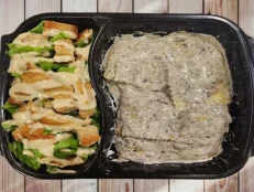 Ravioli integral me krem tartufi & sallatë cezar