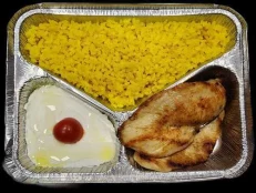 Fileto pule, pilaf, salcë kosi