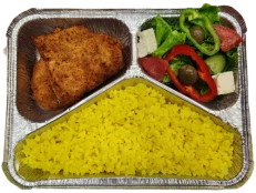 Kotoletë pule, pilaf, sallatë greke