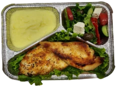 Fileto pule, pure patate, sallatë greke