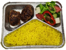Qofte viçi, pilaf, sallatë greke