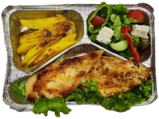 Fileto pule, patate furre, sallatë greke