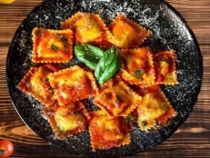 Ravioli Me Salce Domate