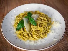 Tagliatelle Me Pesto Genovese