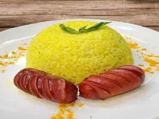 Pilaf me salçiçe
