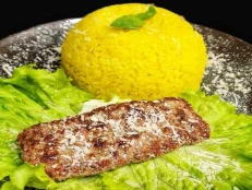 Pilaf & Qofte e mbushur me djathë 