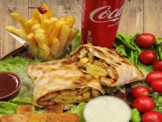 Paketa - Tacos kotoletë pule + patate frite + Coca - Cola 