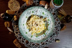 LUI- Fettuccine Alfredo		