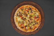 LUI- Vegetarian Pizza 		