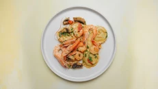Tagliatelle Me Pesto Di Rukola Dhe Karkaleca