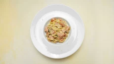 Tagliatelle Me Salçiçe Dhe Pesto Genovese