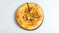 Focaccia me Kräuterbutter