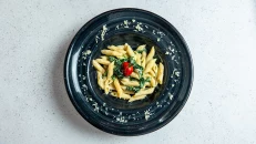 Penne me salce gorgonzola dhe spinaq