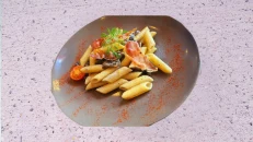 Penne me salce perimesh dhe riccota
