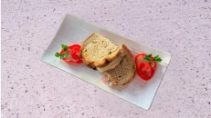 Toast me djath Gouda dhe proshutë