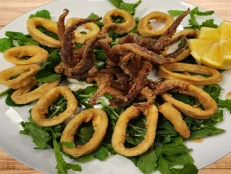 Kallamarë friturë