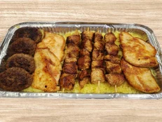 Shishqebap pule, qofte viçi, fileto pule & pilaf