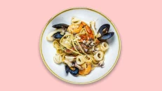 Linguine me fruta deti