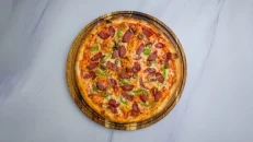 Pizza Pikante me Suxhuk