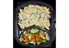 Penne me Pulë, Spinaq, Penne dhe Salad Village