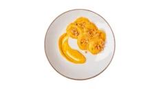 Ravioli Krem Djathrash Dhe Bisque Karkalec