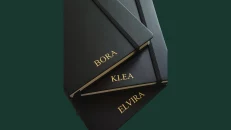 Axhenda e zez e personalizuar