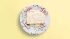 Waffle me Çokollatë të Bardhë & Kinder