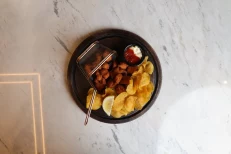 Kroket me chips patatesh