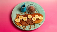 Pancakes me Krem Karamel, Banane & Akullore Nutella