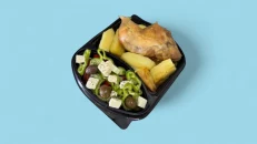 Patate Furre me Kofshë & Sallatë Greke