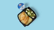 Pilaf me Fileto Pule & Sallatë Greke & Kos
