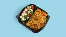 Linguini Fruta Deti & Sallatë Greke