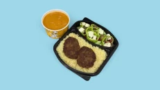 Pilaf me Qofte & Sallatë Greke & Fasule