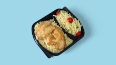 Pilaf me Fileto Pule & Sallatë Çezar