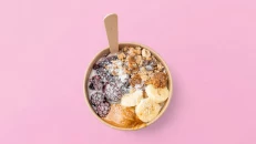 Kos + Tërshërë+ Banane +  Fara Chia+ Mjaltë