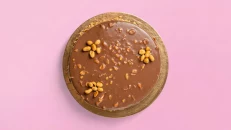 Tortë Snickers