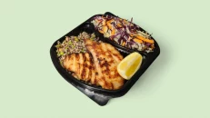 Fileto Pule Skare & Quinoa me Perime + Sallatë Trikolor