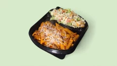 Penne Arrabbiata + Sallatë Caesar