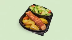 Salmon ne zgare & Patate furre + Sallate jeshile me avokado
