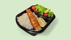 Salmon në Zgarë & Oriz Basmati + Sallatë Jeshile me Avokado