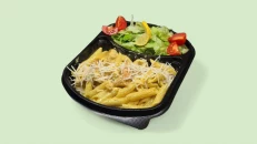 Penne, Pulë Curry & Sallatë Jeshile