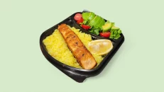 Salmon në Zgarë & Pilaf + Sallatë Jeshile me Avokado