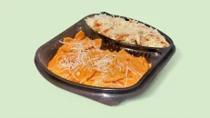 Farfalle Salcë rose + Sallatë Çezar